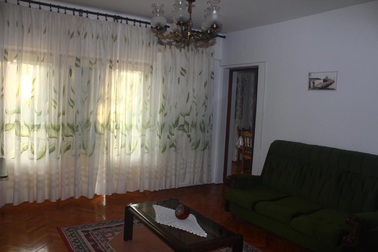 Jure Apartment *