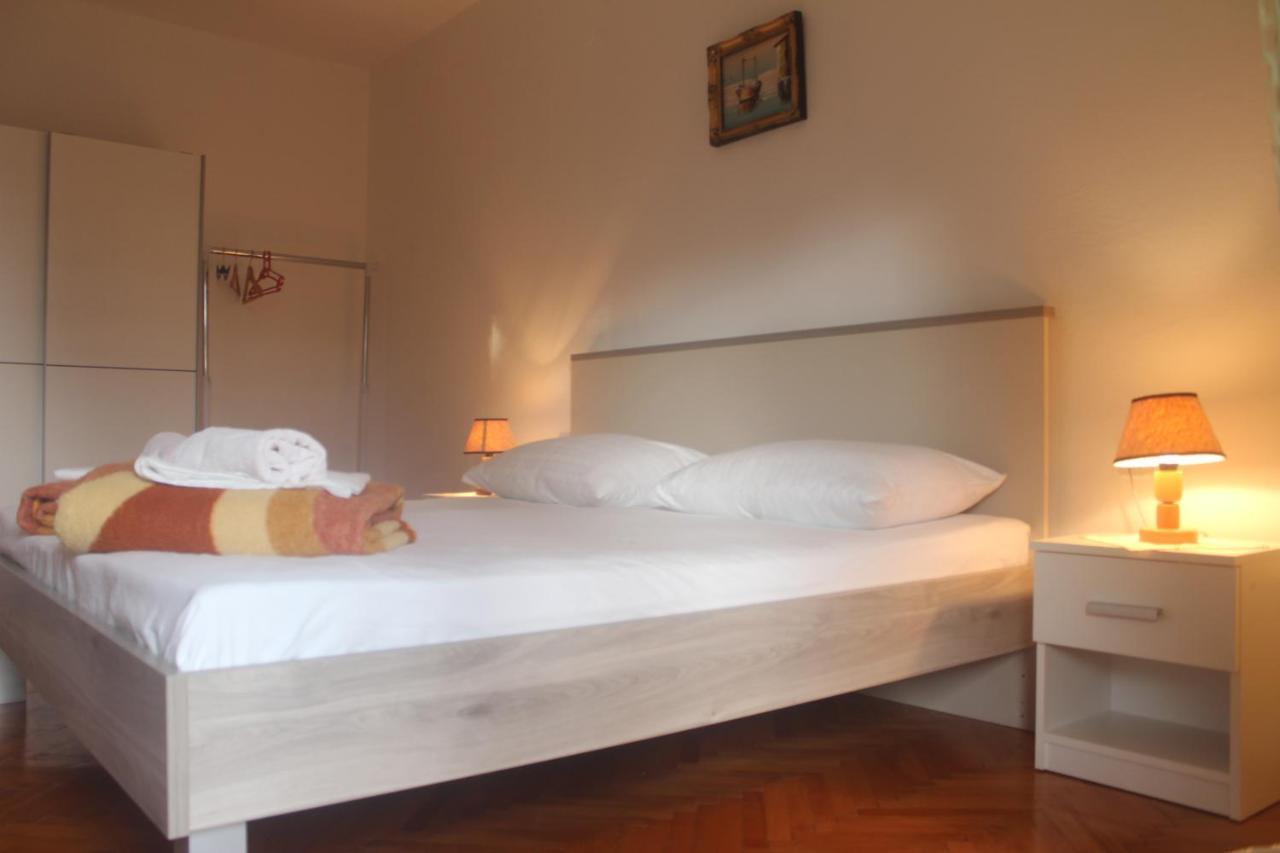 Jure Apartment *